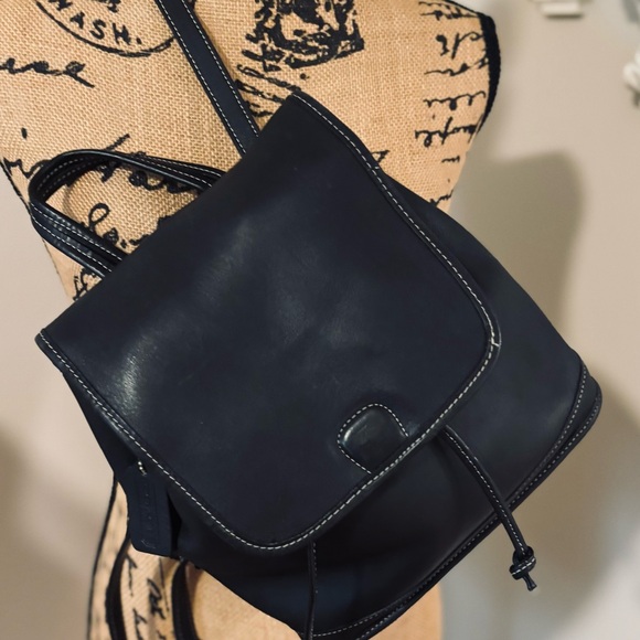 Vintage Coach Bleecker
Backpack Drawstring Flap Bag Black Leather 9315 Restored - Picture 13 of 14